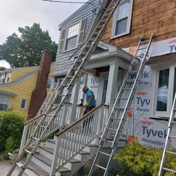 Why Should You Work With a Local Siding Contractor?