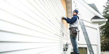 How to Replace Damaged Vinyl Siding - YouTube